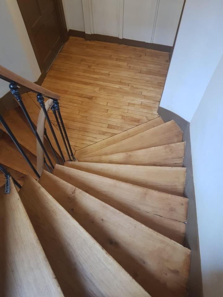 Escalier intérieur rénové Clichy